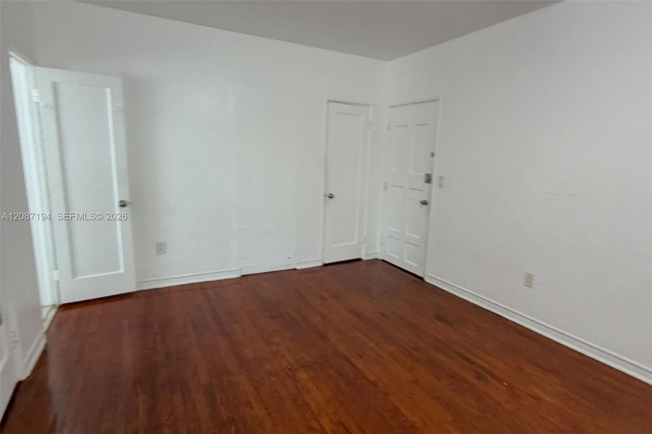 8020 Abbott Ave, Unit 7, Miami Beach, FL 33141 Photo
