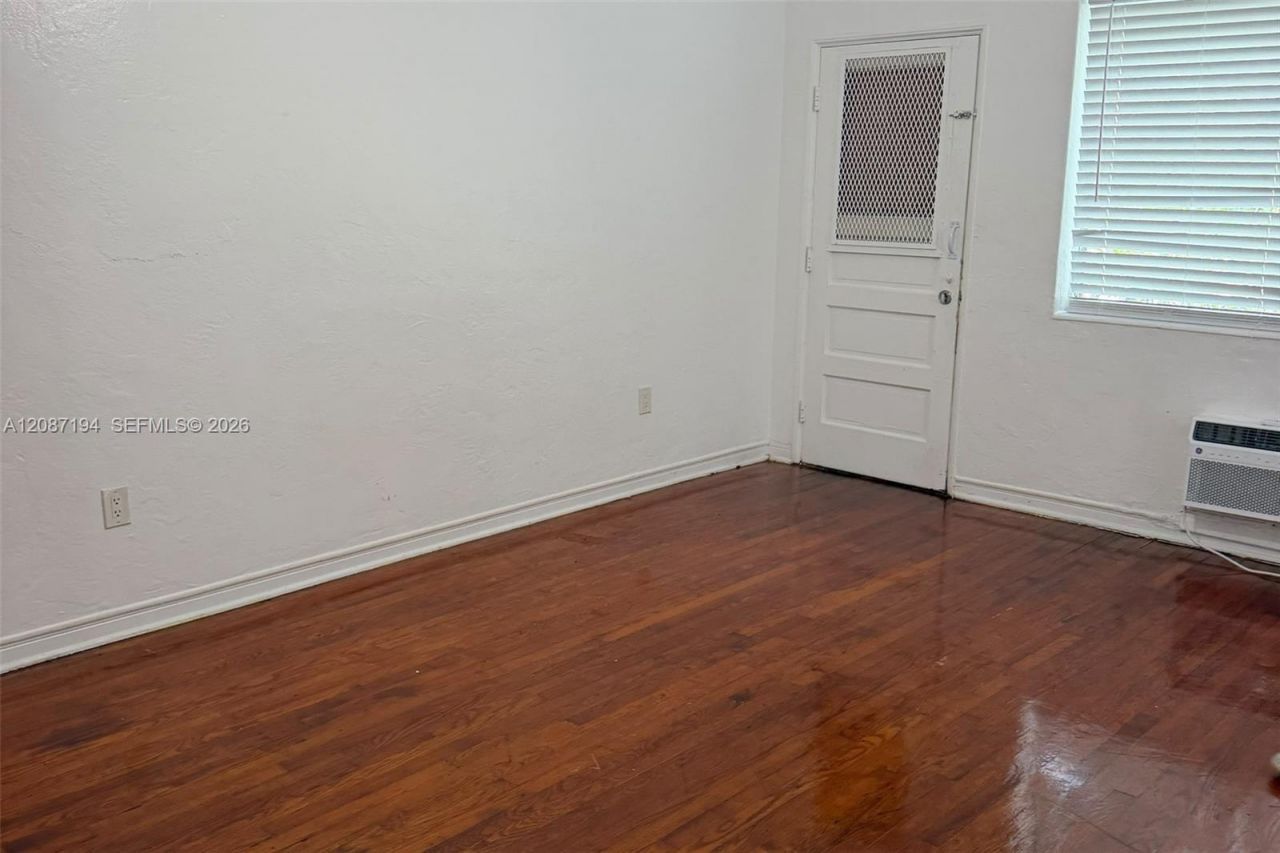 8020 Abbott Ave, Unit 7, Miami Beach, FL 33141 Photo