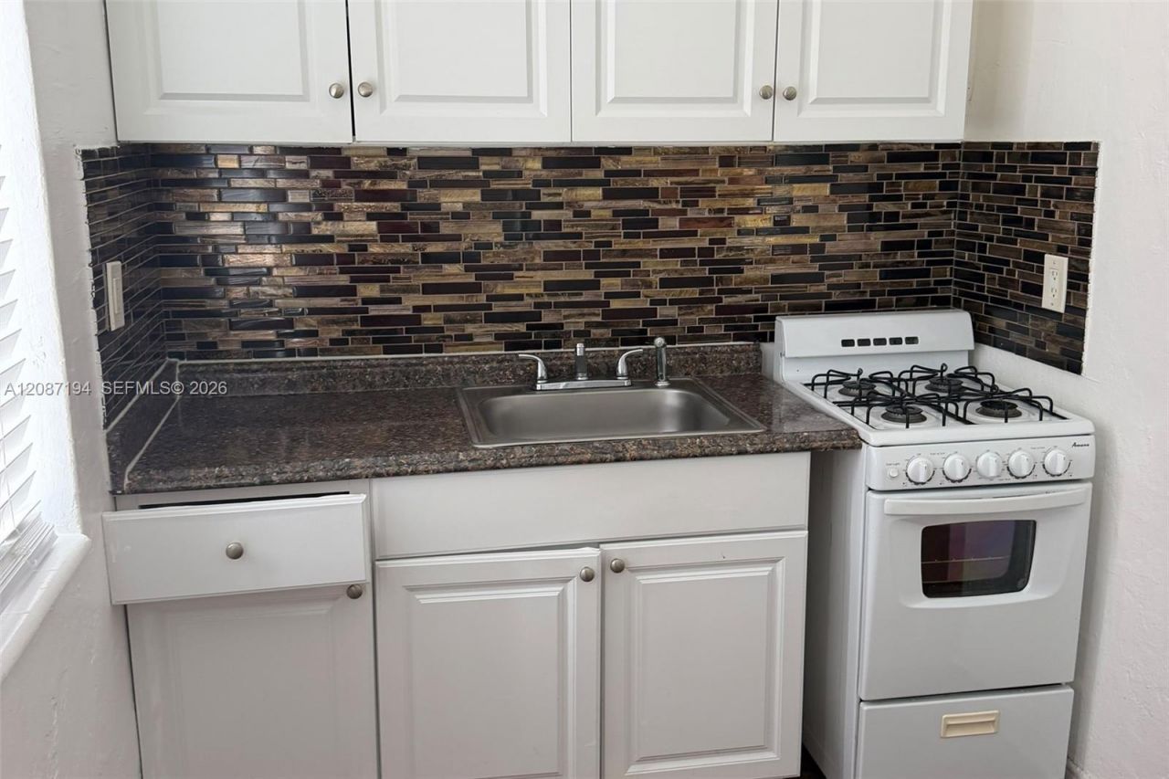 8020 Abbott Ave, Unit 7, Miami Beach, FL 33141 Photo