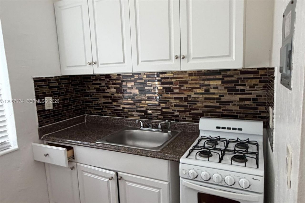 8020 Abbott Ave, Unit 7, Miami Beach, FL 33141 Photo