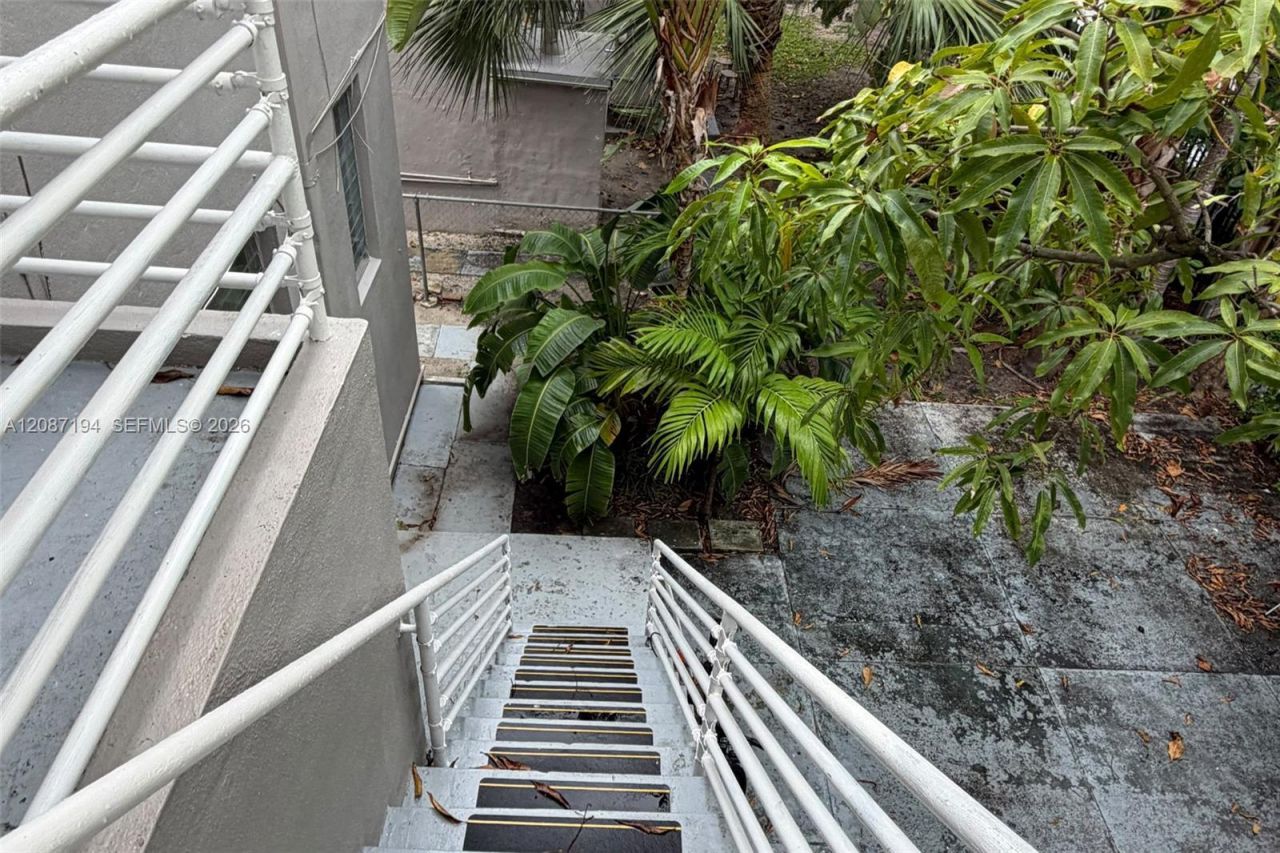 8020 Abbott Ave, Unit 7, Miami Beach, FL 33141 Photo