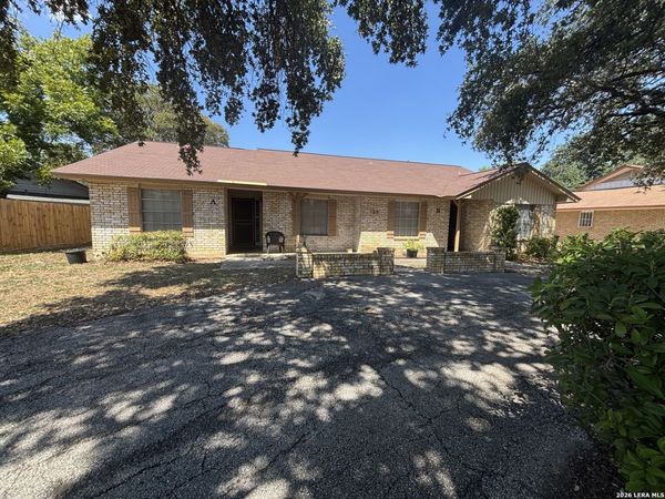 105 Travertine Ln, Unit A, Castle Hills, TX 78213