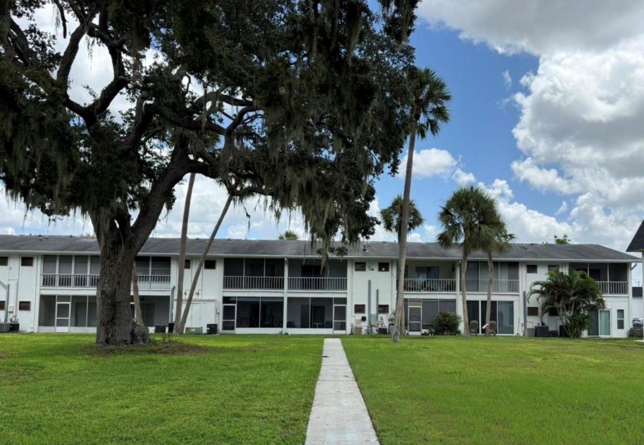 105 47th Avenue Drive W, Unit 377, Bradenton, FL 34207 Photo