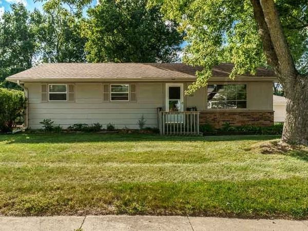 1107 ESMOND Drive , Rockford, IL 61108