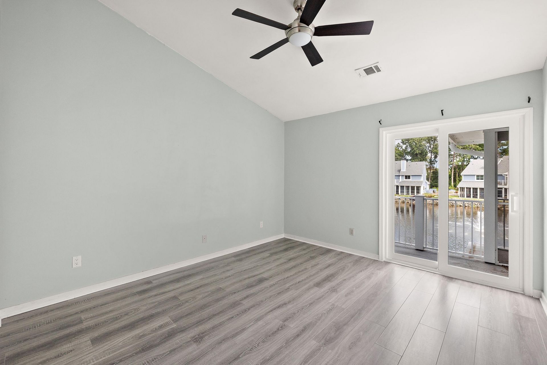 859 Sandlake Drive Photo 6