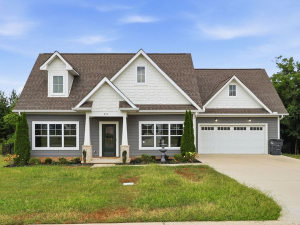 511 Bishop Ln , Cookeville, TN 38506