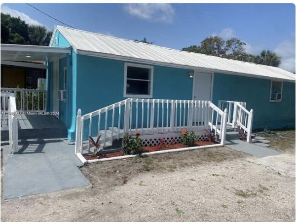 427 N 14TH Street, Fort Pierce, FL 34950