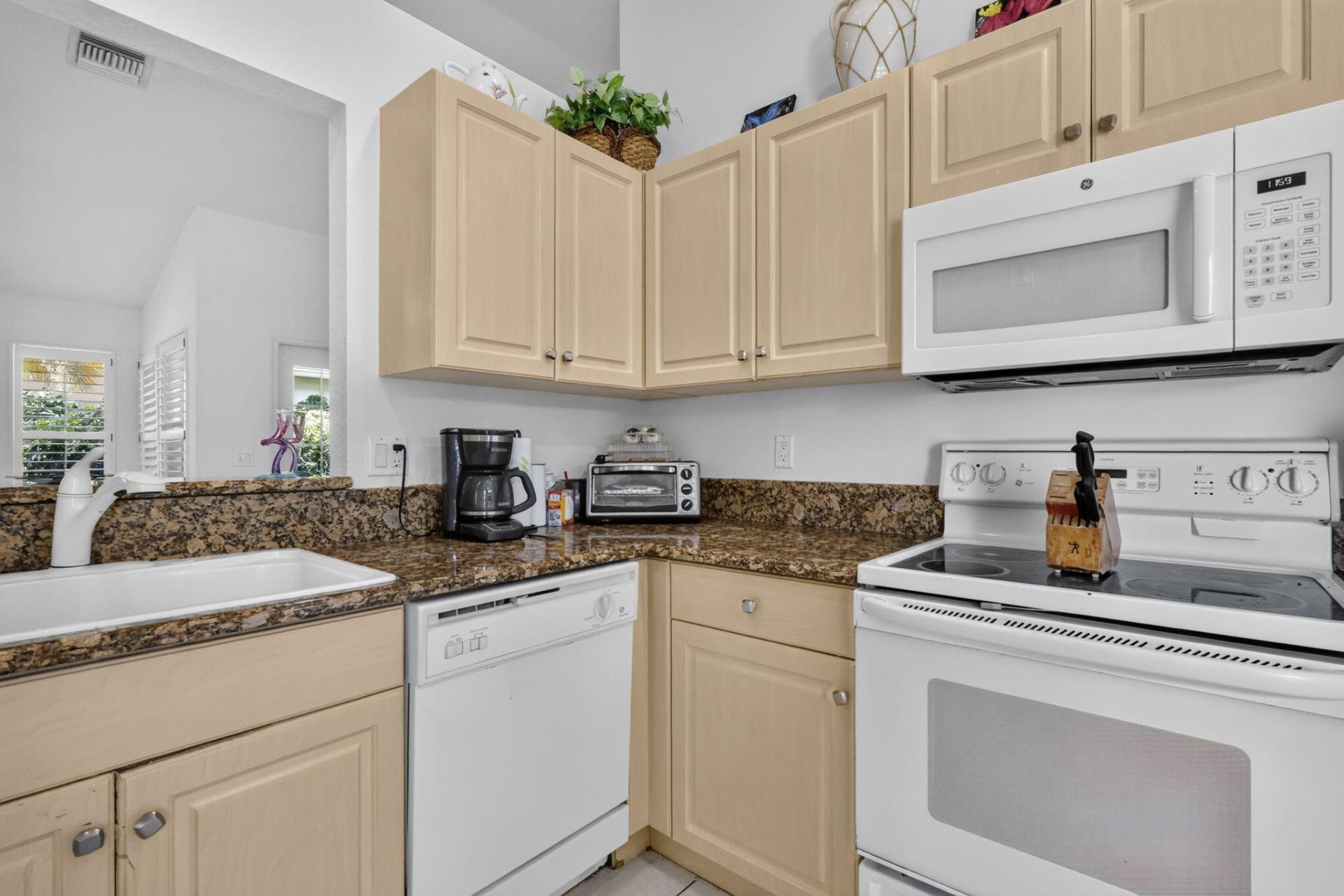 7203 Whitfield Avenue, Boynton Beach, FL 33437 Photo
