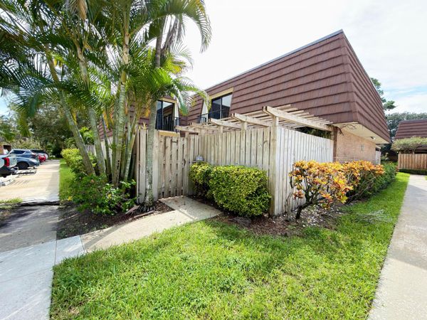 710 7th Lane, Palm Beach Gardens, FL 33418