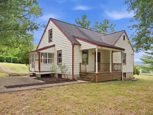 30 Landers LN, Troutville, VA 24175