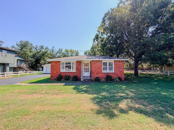 1121 W 4th Street , Tahlequah, OK 74464