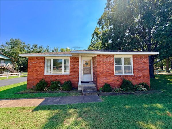 1121 W 4th Street , Tahlequah, OK 74464