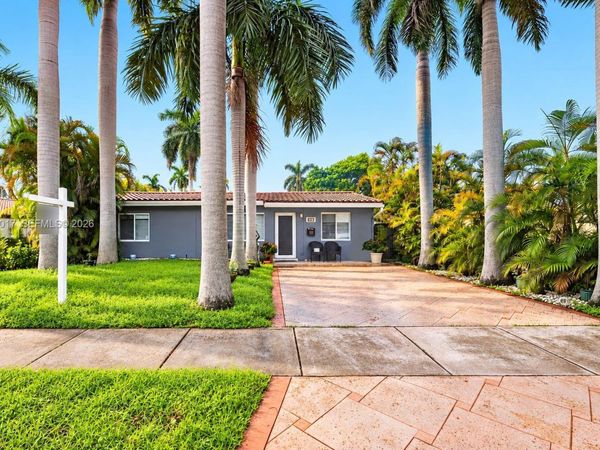 918 NE 4th St , Hallandale Beach, FL 33009