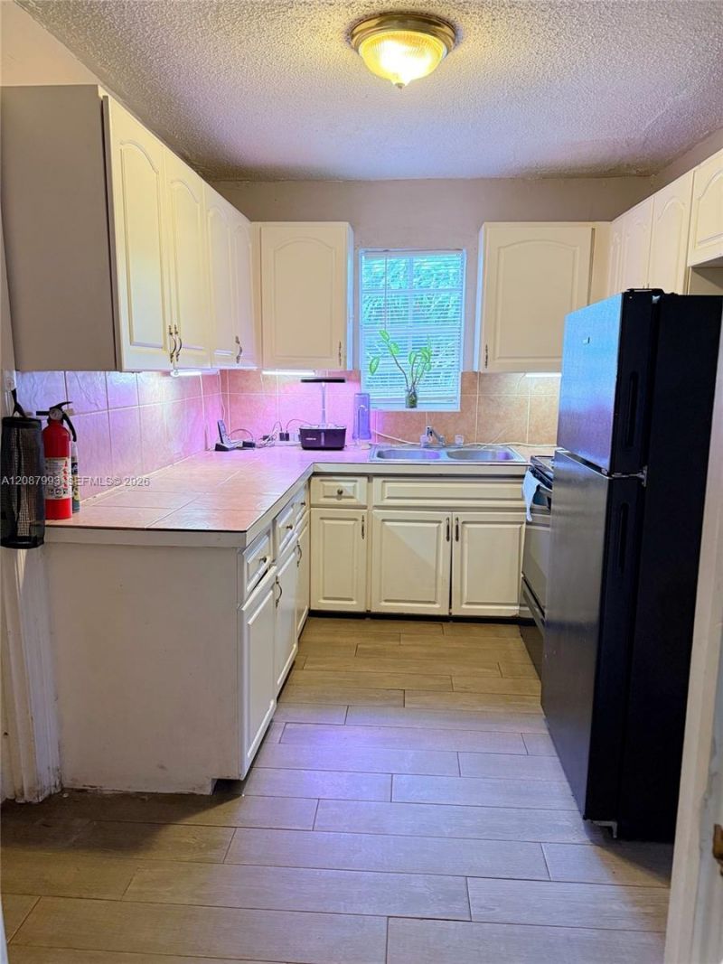 2118 NW 83rd St, Miami, FL 33147 Photo