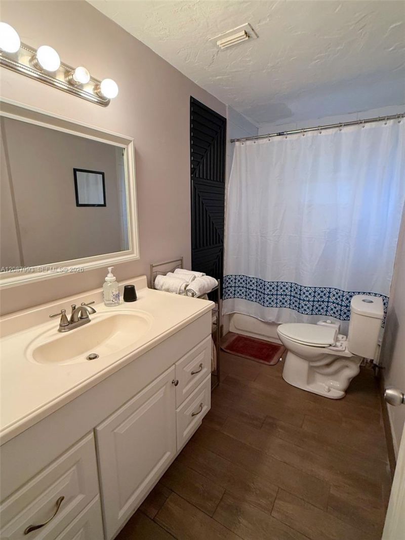 2118 NW 83rd St, Miami, FL 33147 Photo