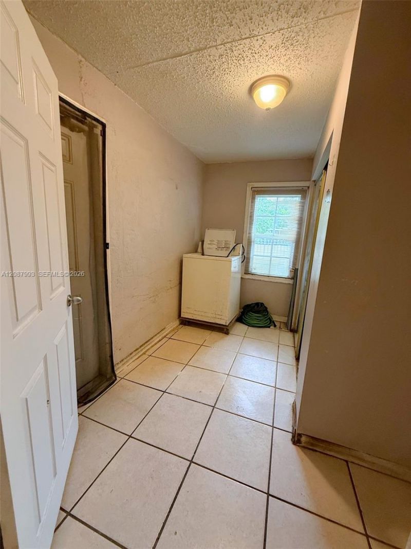 2118 NW 83rd St, Miami, FL 33147 Photo