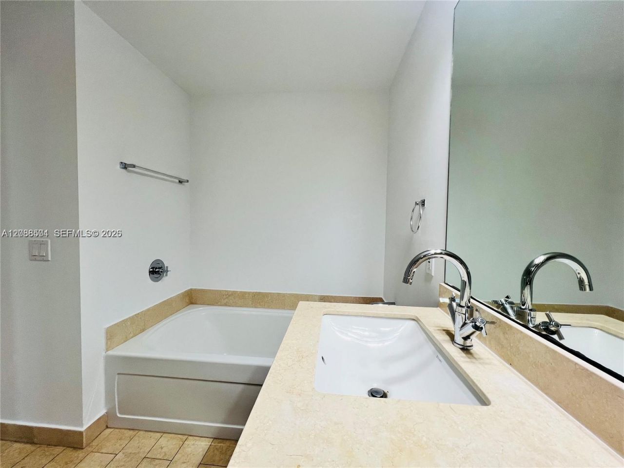 79 SW 12th St, Unit 2310-S, Miami, FL 33130 Photo