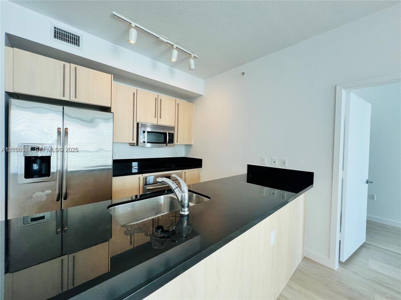 79 SW 12th St, Unit 2310-S, Miami, FL 33130 Photo