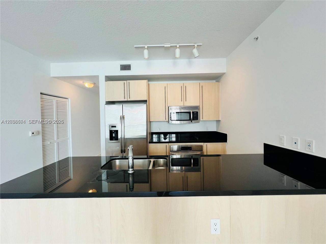 79 SW 12th St, Unit 2310-S, Miami, FL 33130 Photo