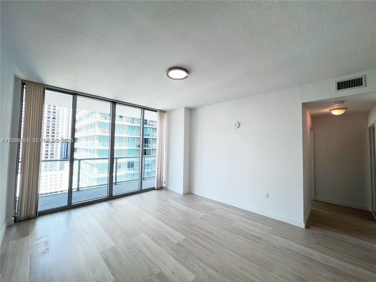 79 SW 12th St, Unit 2310-S, Miami, FL 33130 Photo