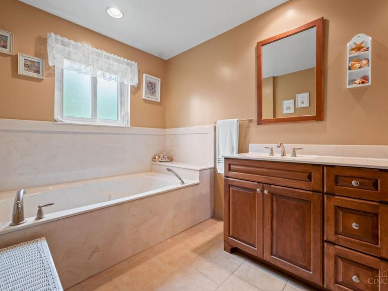 6166 Ramblingridge Drive, Green Township, OH 45247 Photo 16