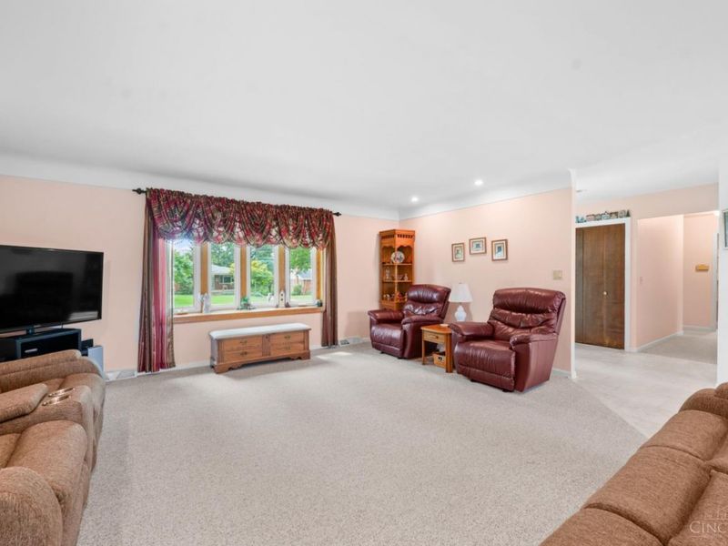 6166 Ramblingridge Drive, Green Township, OH 45247 Photo 4