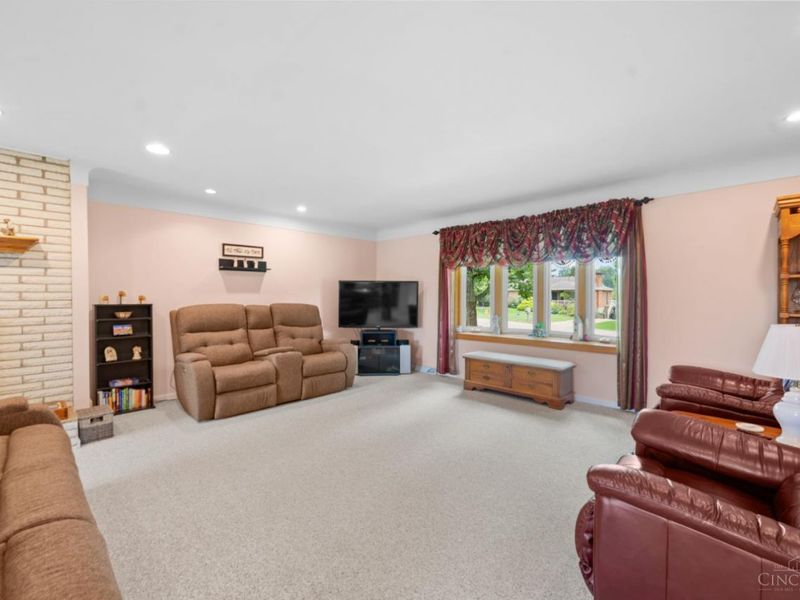 6166 Ramblingridge Drive, Green Township, OH 45247 Photo 5