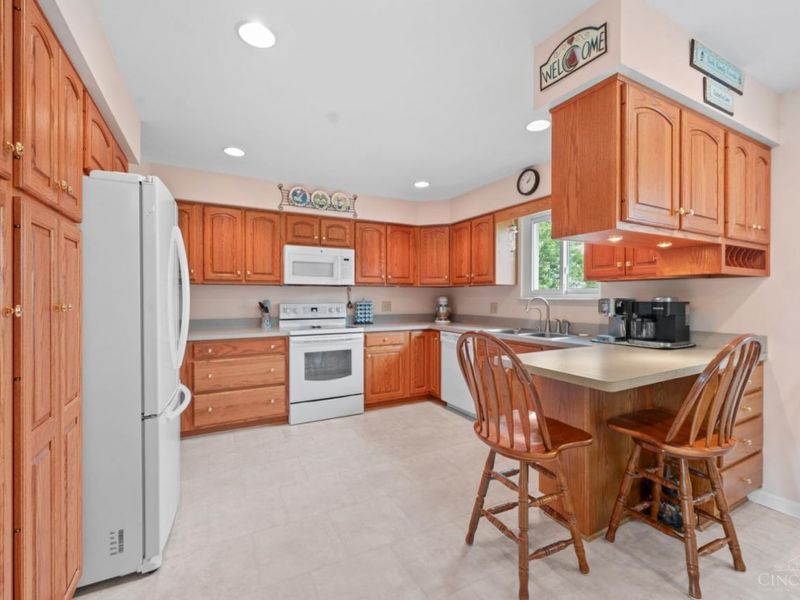 6166 Ramblingridge Drive, Green Township, OH 45247 Photo 7