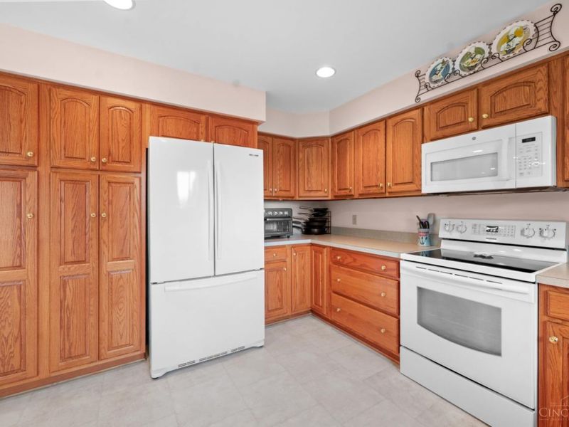6166 Ramblingridge Drive, Green Township, OH 45247 Photo 9