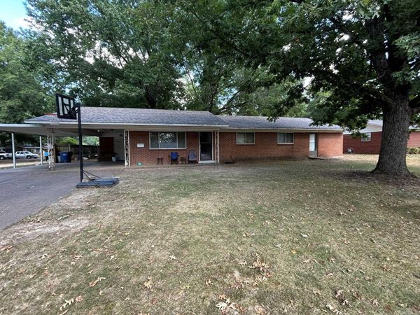 914 N Charlyne , Brinkley, AR 72021