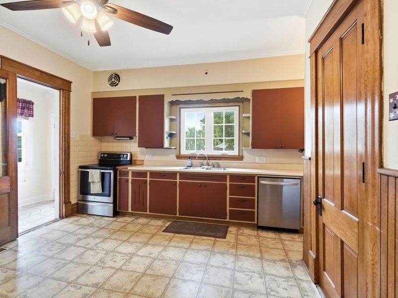 410 W Pearl Street, Wapakoneta, OH 45895 Photo 12