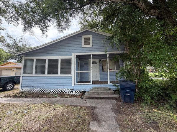 2907 E LAKE AVENUE , TAMPA, FL 33610
