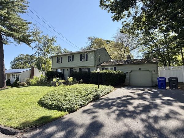 8 Robin Rd, Milford, MA 01757
