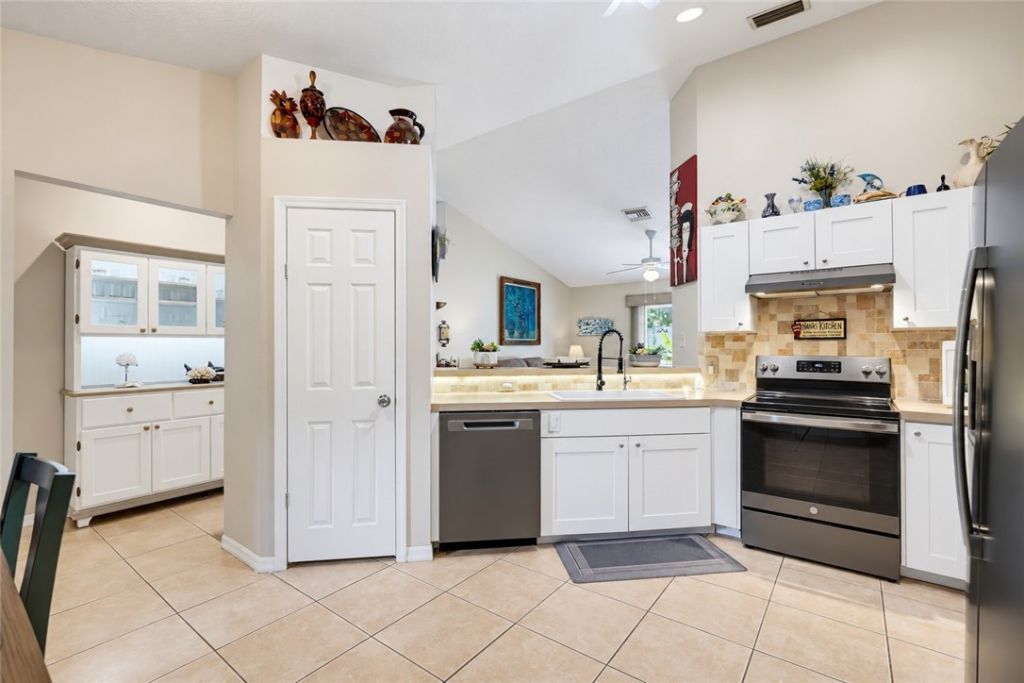 6385 4th Place, Vero Beach, FL 32968 Photo