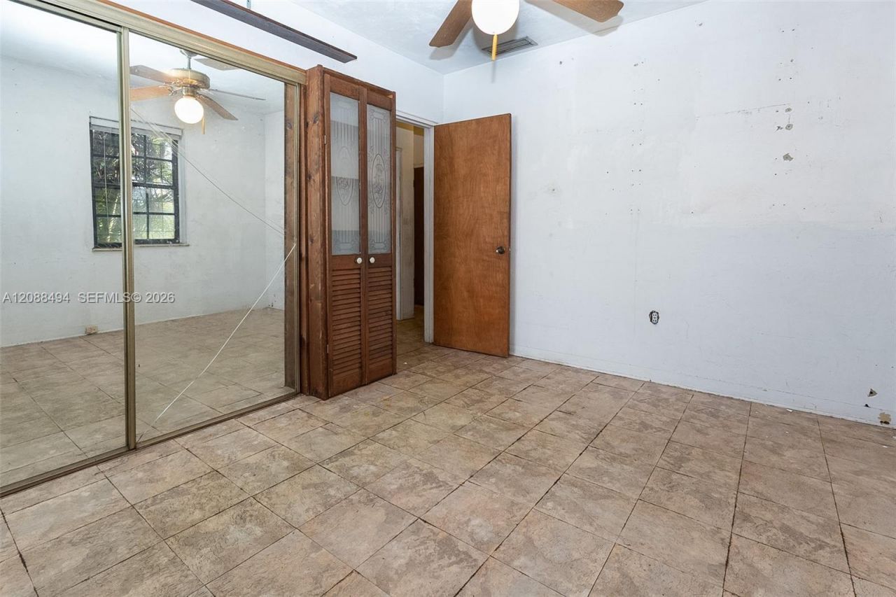4070 NW 6th St, Miami, FL 33126 Photo