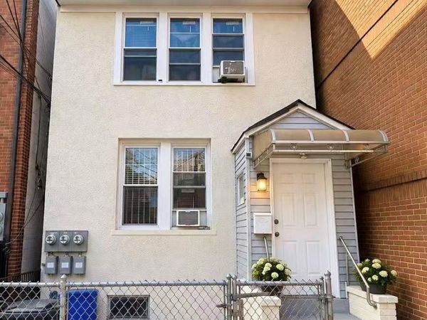 5712 Xenia St , Corona, NY 11368