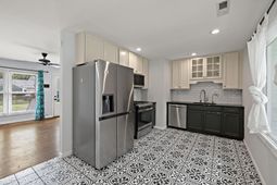 210 Peters Street photo 4