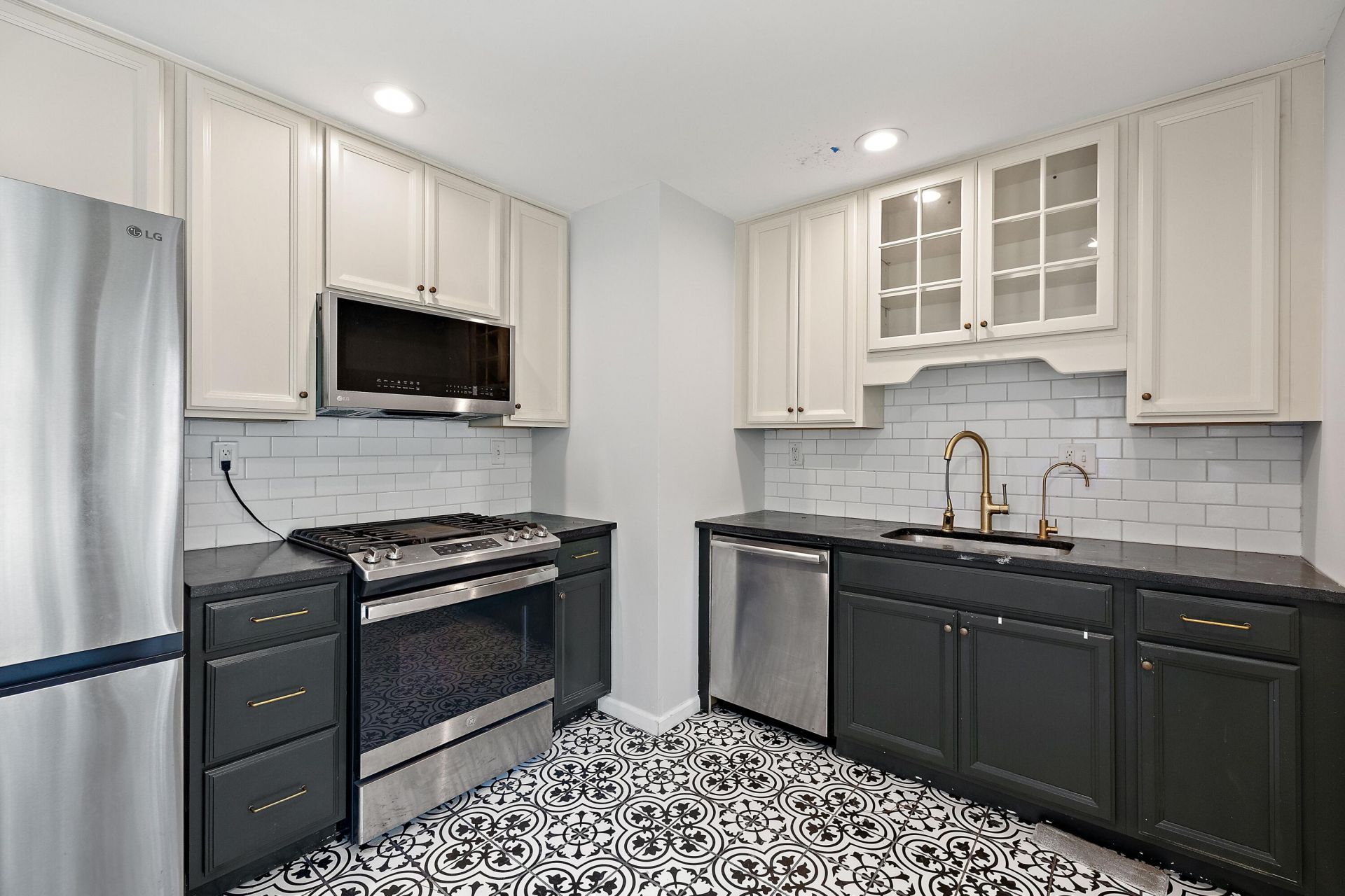 210 Peters Street Photo 5