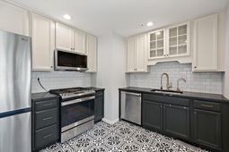 210 Peters Street photo 4