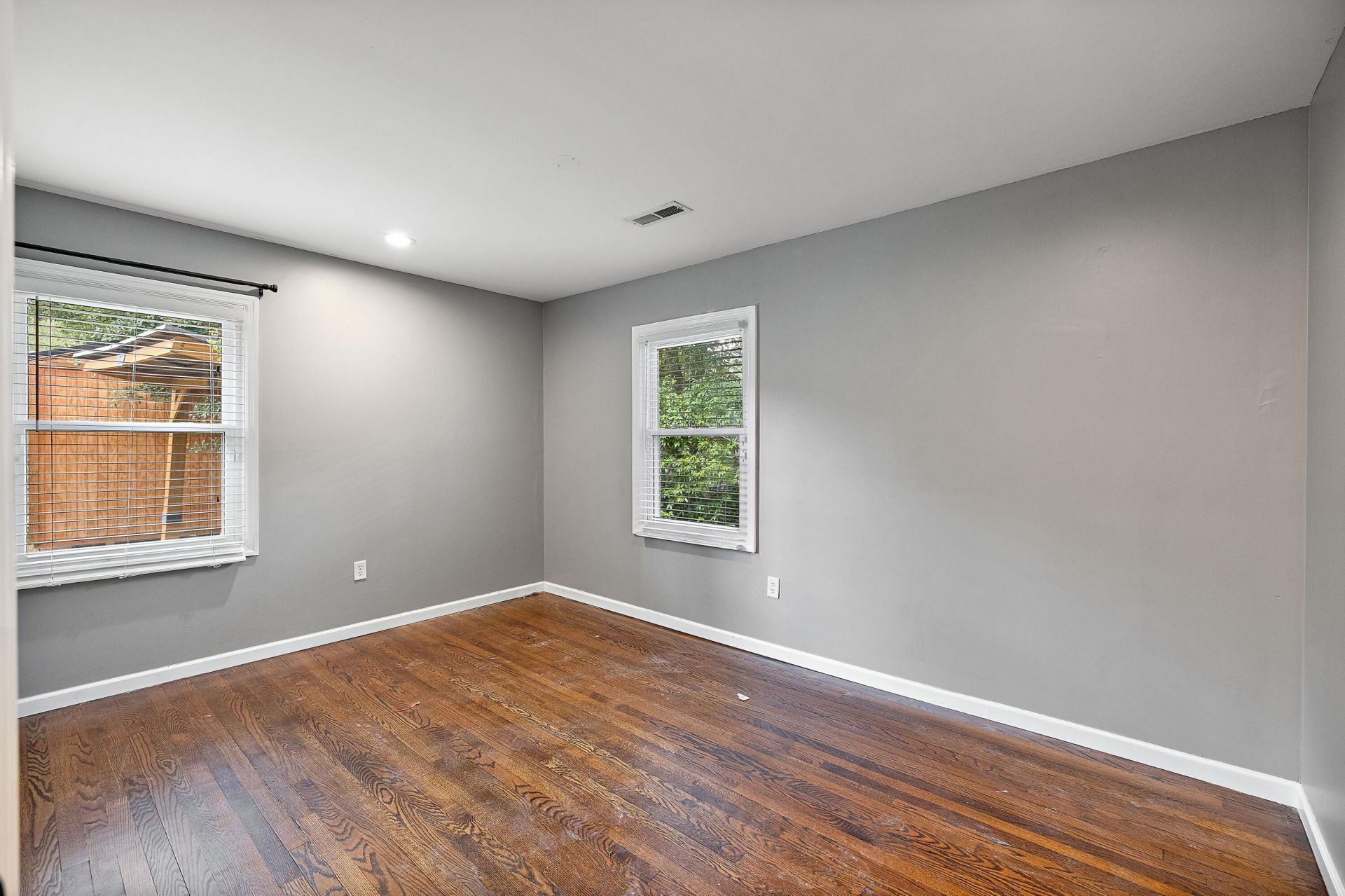 210 Peters Street Photo 6