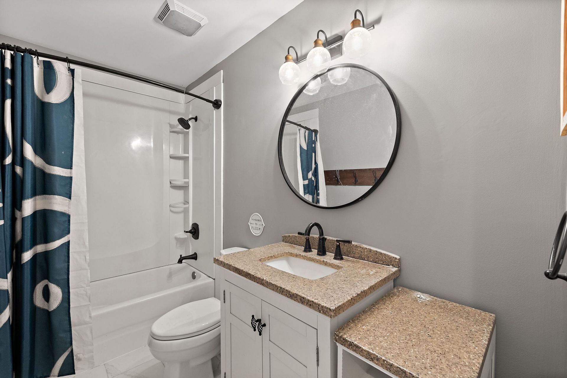 210 Peters Street Photo 7