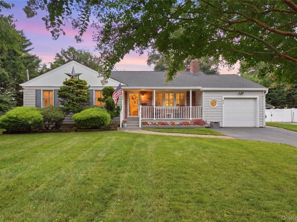 2 Baltic Place , Amity Harbor, NY 11701
