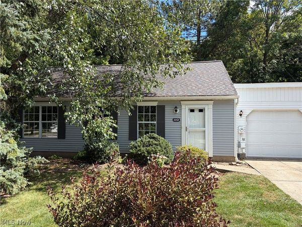3352 Brookside Lane , Cuyahoga Falls, OH 44223