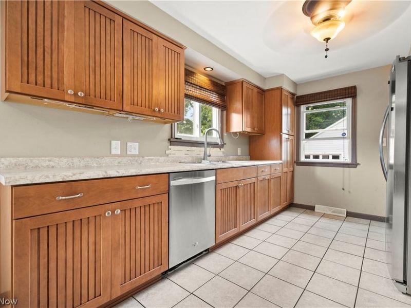 154 E Main Street, Amherst, OH 44001 Photo 12
