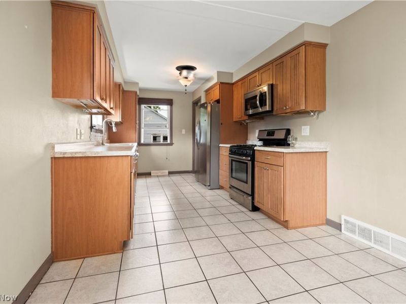 154 E Main Street, Amherst, OH 44001 Photo 14