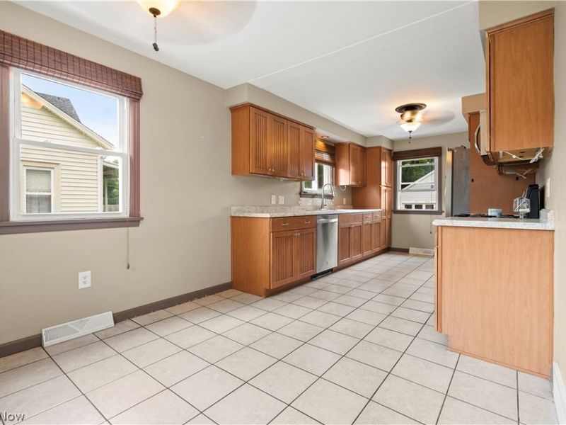 154 E Main Street, Amherst, OH 44001 Photo 16