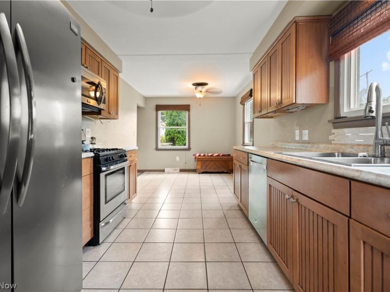 154 E Main Street, Amherst, OH 44001 Photo 17
