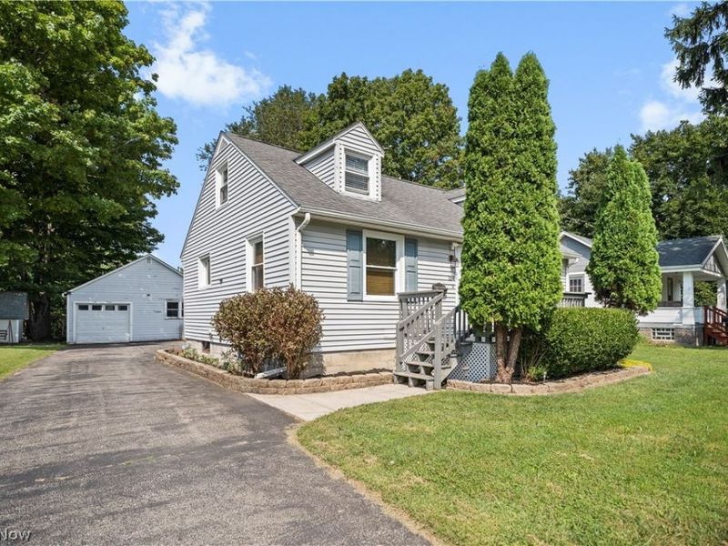 154 E Main Street, Amherst, OH 44001 Photo 2