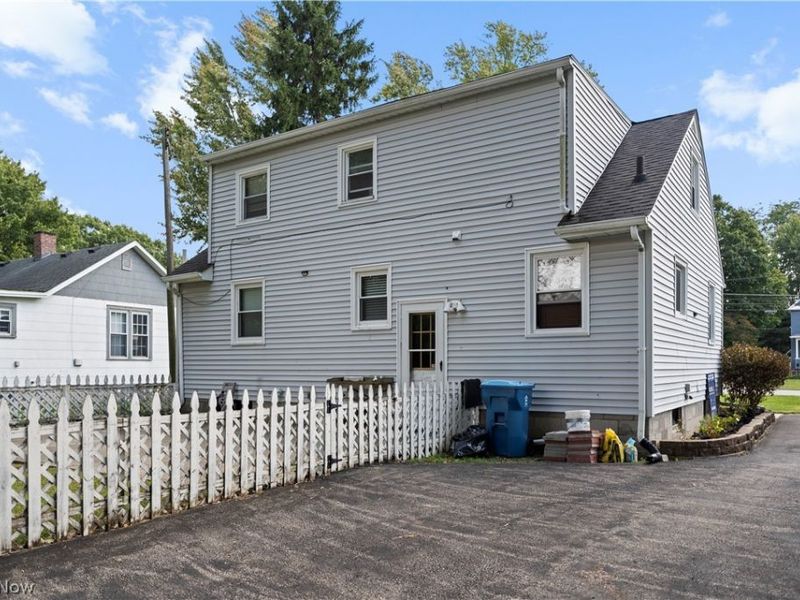 154 E Main Street, Amherst, OH 44001 Photo 3