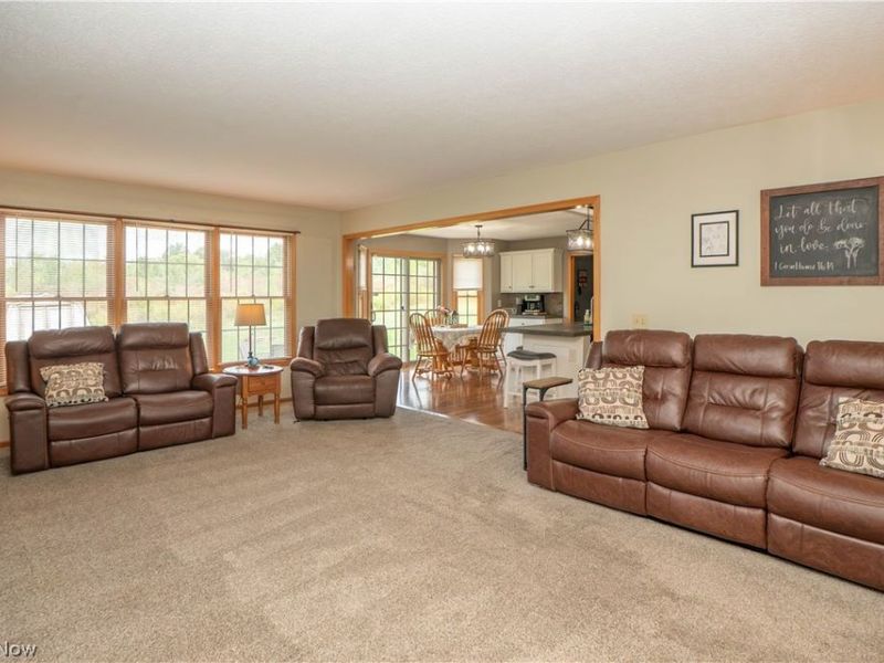 2307 Kenyon Street, Louisville, OH 44641 Photo 10